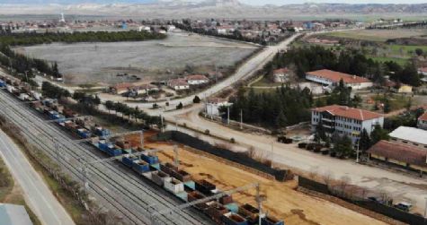 Mihal����k Belediyesi�nin belirledi�i maden y�kleme alan� ilkokula 100 metre uzakl�kta