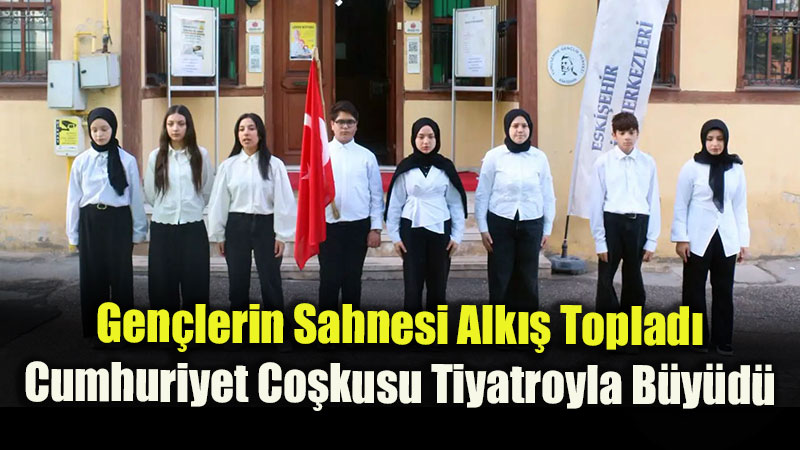 Eski�ehirli Gen�ler Cumhuriyet Bayram��n� Sahneledikleri Oyunla Kutlad�