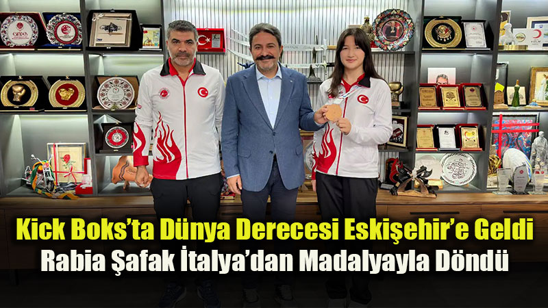 D�nya ���nc�s� Rabia �afak ve Antren�r� Musa Co�kun�a �l M�d�r� Hasan Kal�n�dan Tebrik
